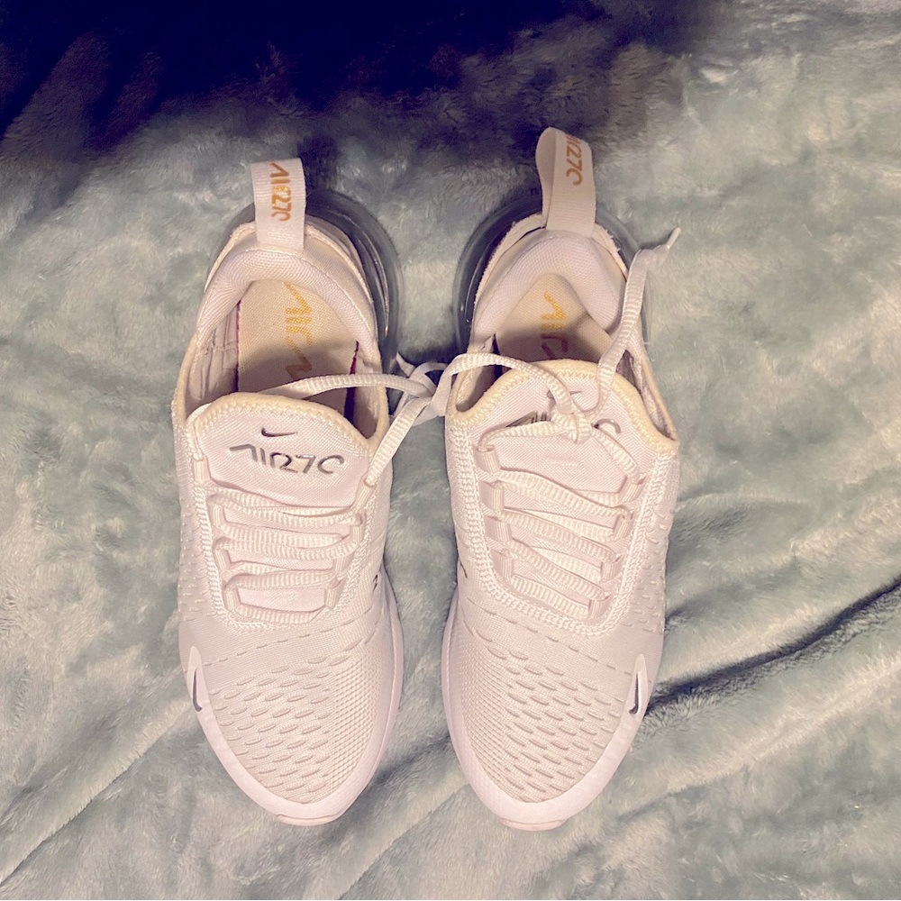 Nike 270 they are the silver and gold ones